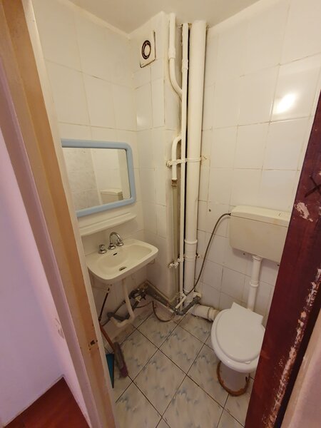 Vergului, vis-a-vis de Policlinica Malaxa, proprietar, 4 camere decomandat,